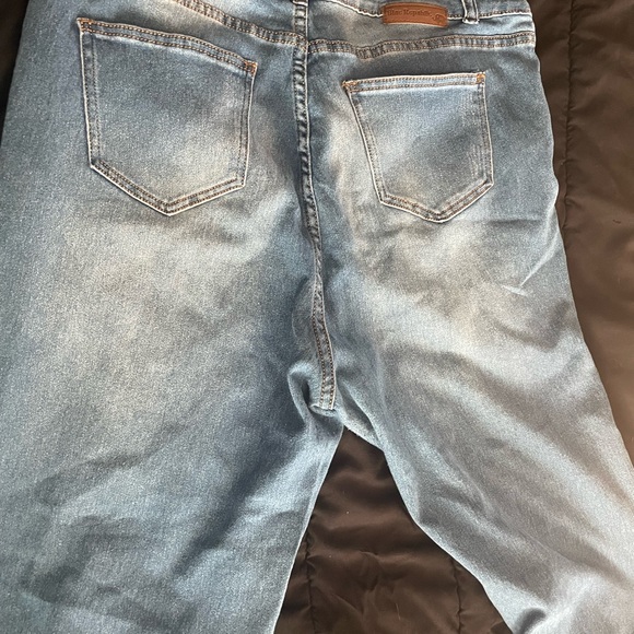 Medium wash stretch straight leg blue jeans embellished with faux peals - Picture 3 of 8